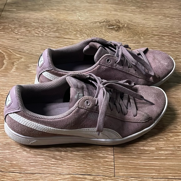 Lavender Pumas - Picture 1 of 5